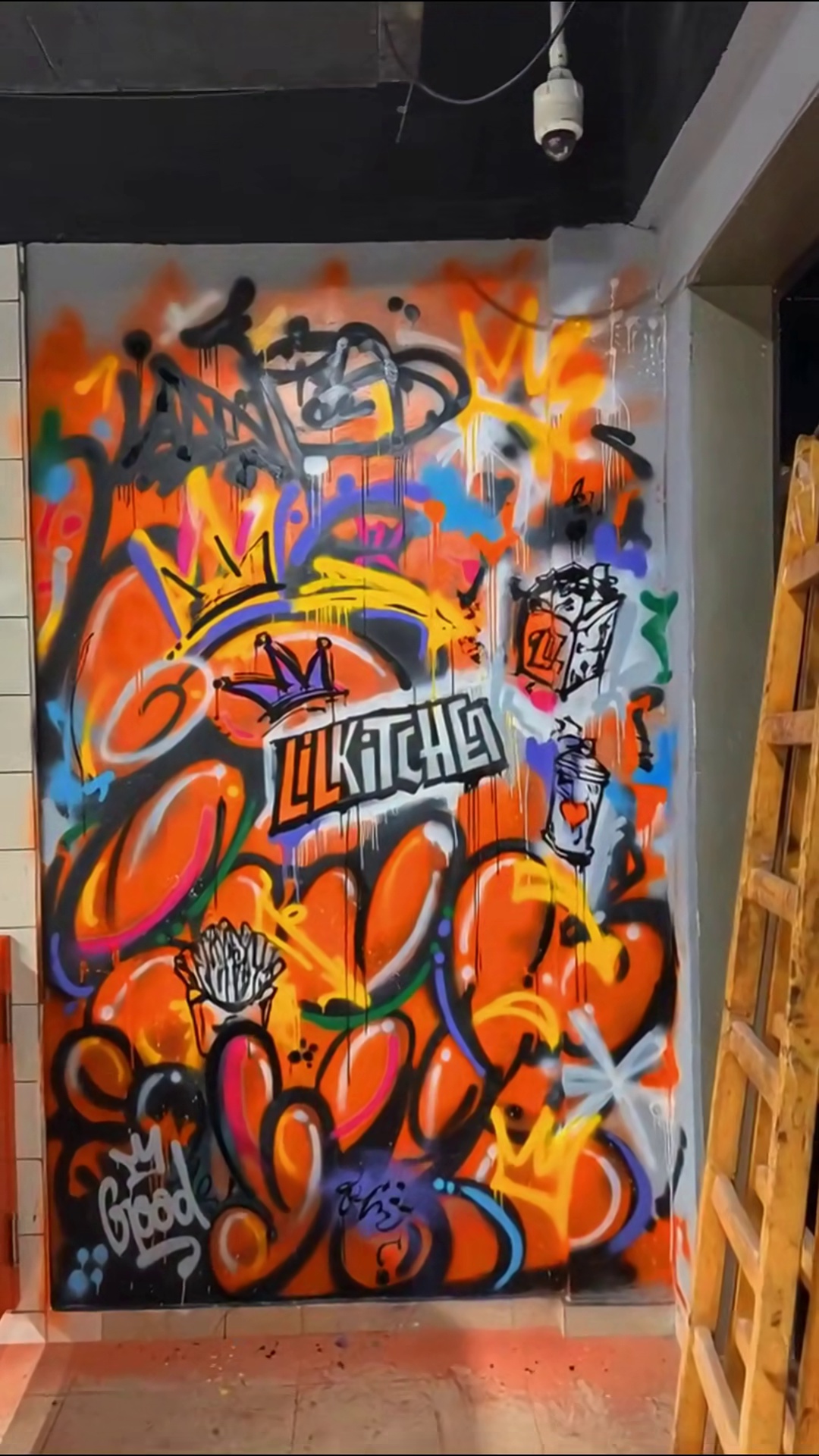 Authentic graffiti mural of Lil Kitchen in Maadi by Ahmed Zabady showing crown and fries